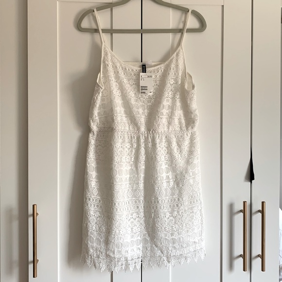🔥SALE🔥 BNWT H&M White Lace mini dress - Picture 1 of 3